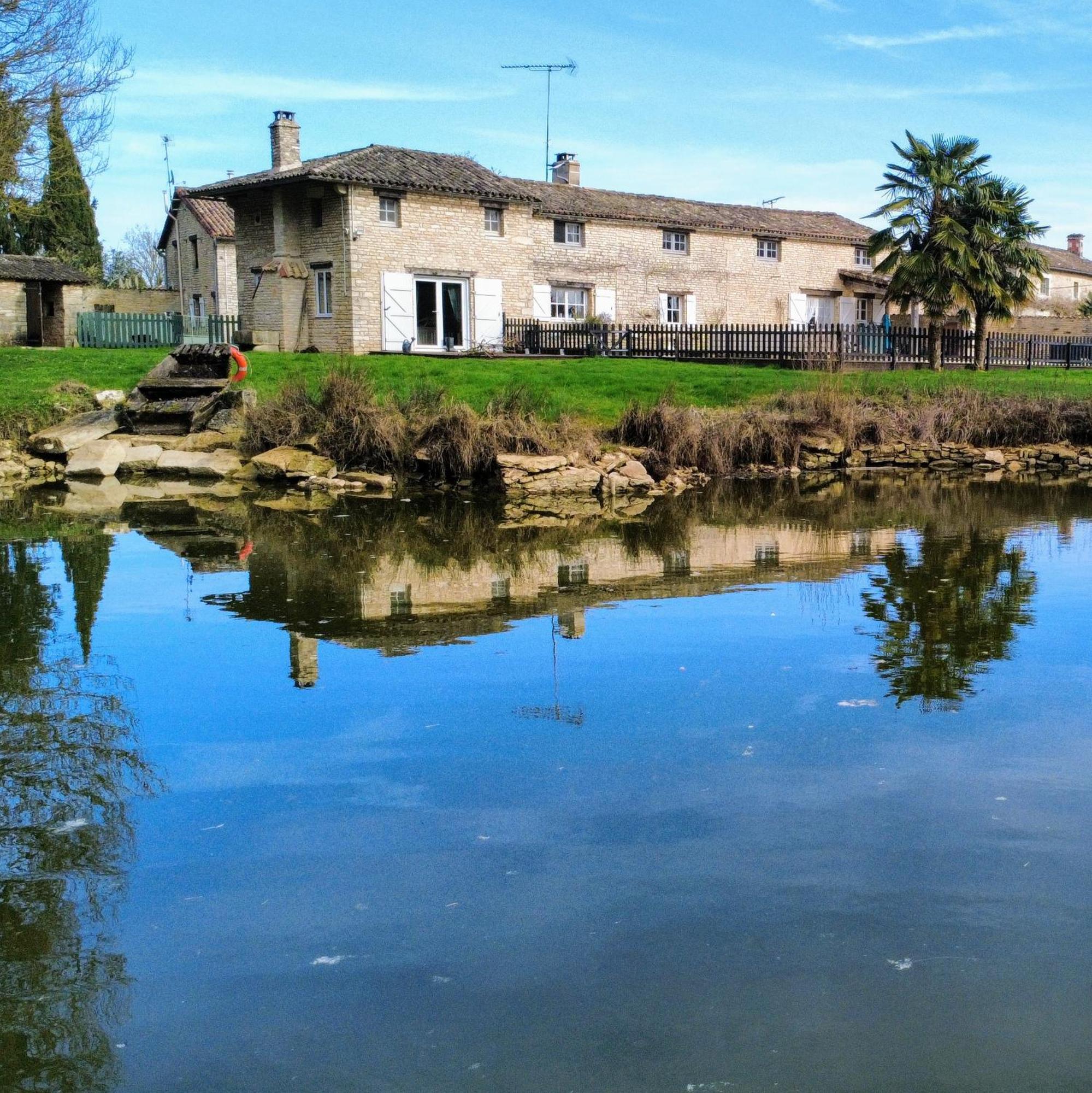 La Maison Du Petit Lac Messe Luaran gambar